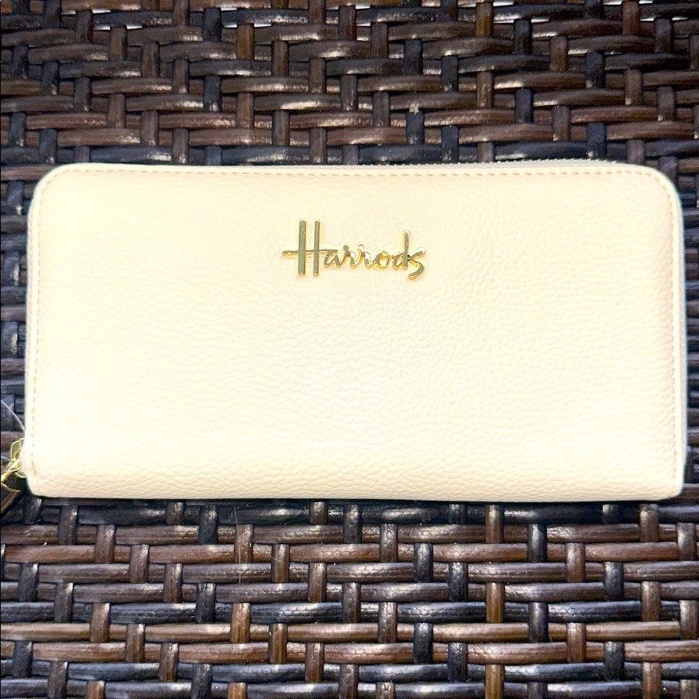 Harrod’s Wallet White New zip around. 8” X 4”